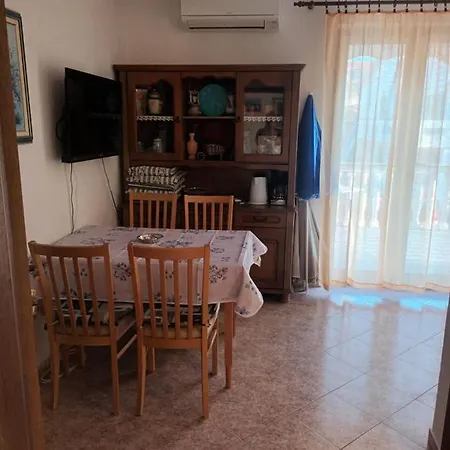 Apartman Mirna Vantacici *