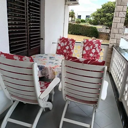 Mirna Vantacici Apartman *