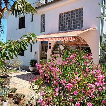 Apartment Mirna Vantacici