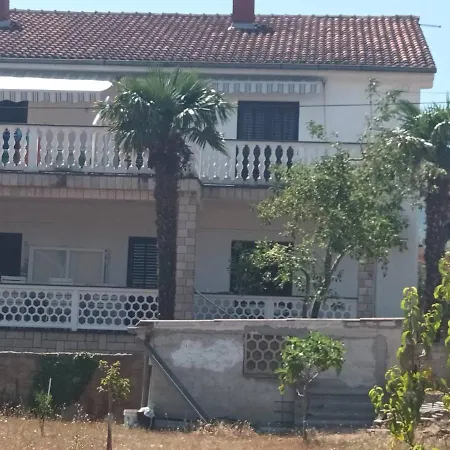 Mirna Vantacici Apartment